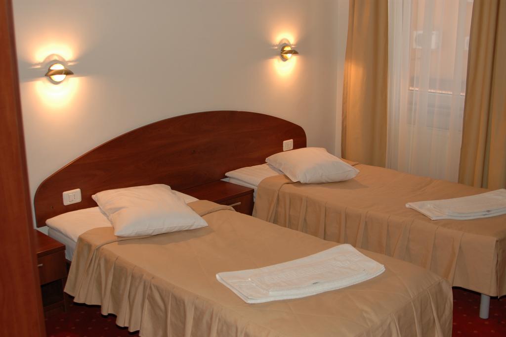 Hotel Iris Arad Oda fotoğraf