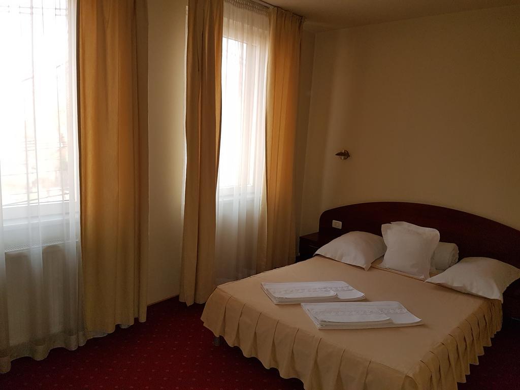 Hotel Iris Arad Dış mekan fotoğraf